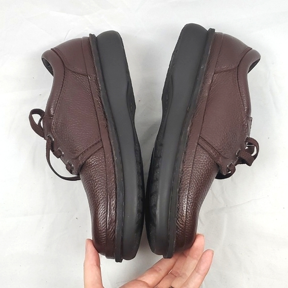 Propet Villager‎ Oxford Walking Shoe in Brown Pebbled Leather - Picture 3 of 8